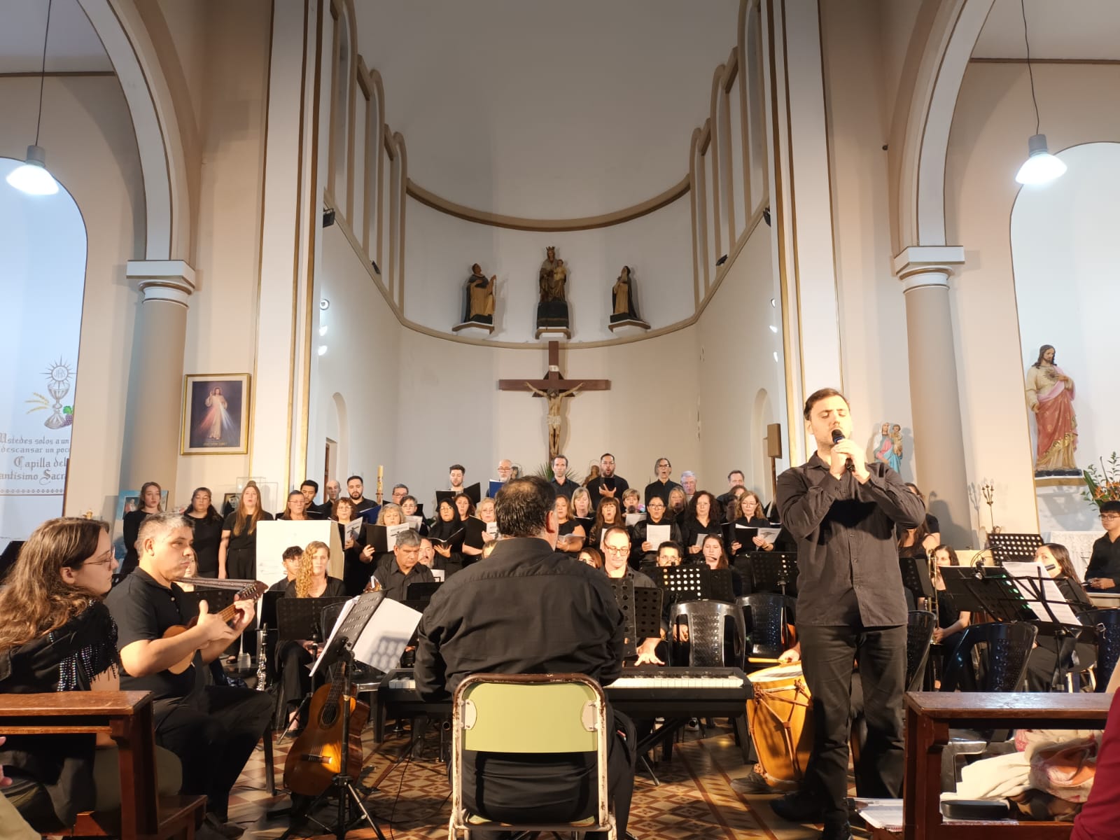 Presentación del Coro y Orquesta Municipal de Crespo: Misa Criolla y concierto en la Parroquia del Rosario