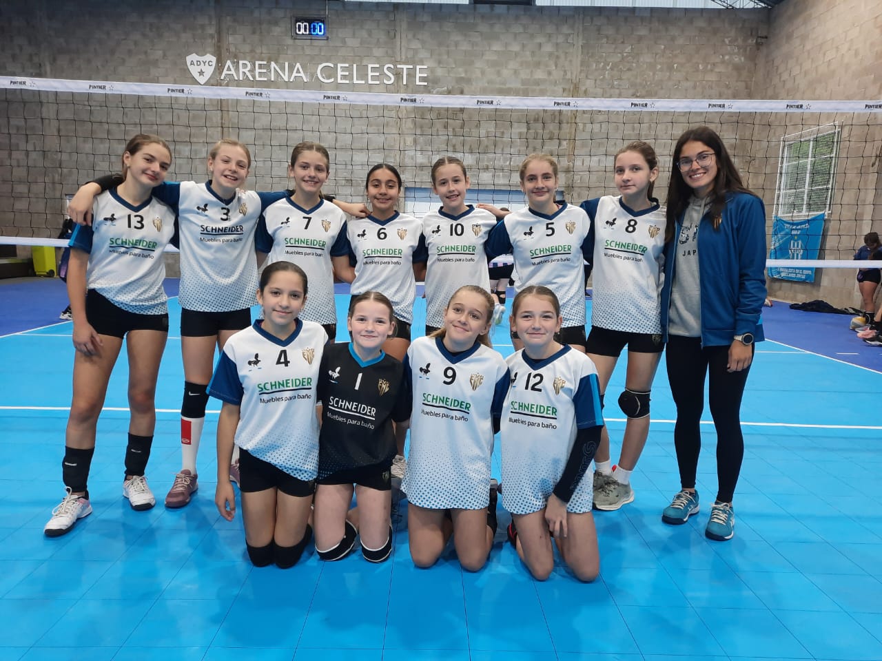 Vóley: La Sub-12 de la EMC participó del cuadrangular amistoso por la inauguración del Arena Celeste