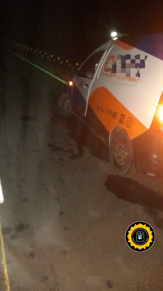 Raíces Oeste: Ambulancia chocó contra tambores de señalización