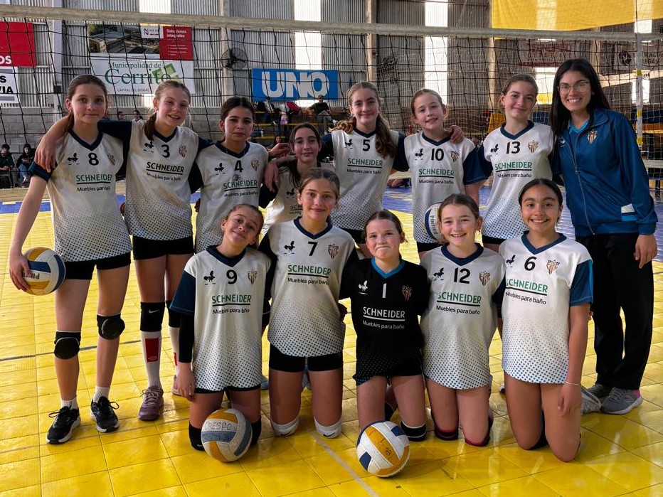 Vóley: La Sub-12 de la EMC tuvo actividad en el arena celeste y en Paracao