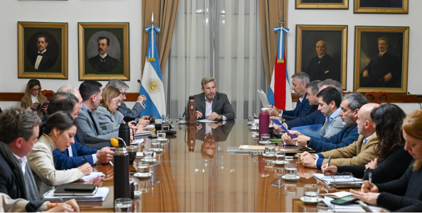 Frigerio encabezó reunión de Gabinete: Obras, seguridad y actos por el Día de la Bandera