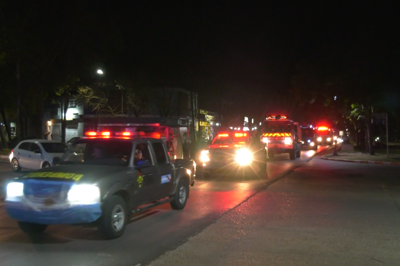 Con la tradicional caravana se cerraron los festejos en Crespo por el Día del Bombero Voluntario