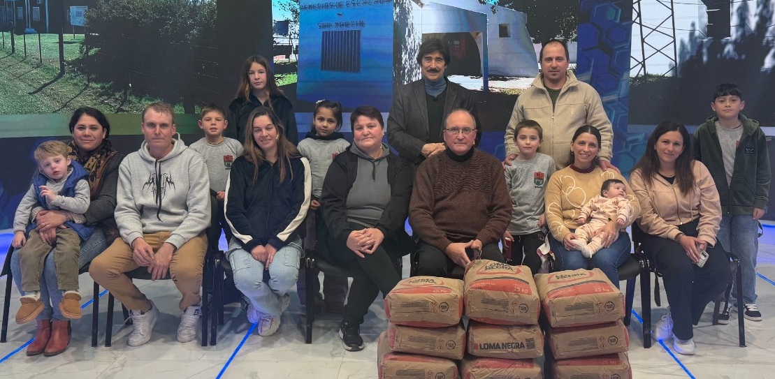 Escuela Nº 61 de Aldea San Miguel recibió una donación de la Fundación Fernando Huck, Hijos y Nietos