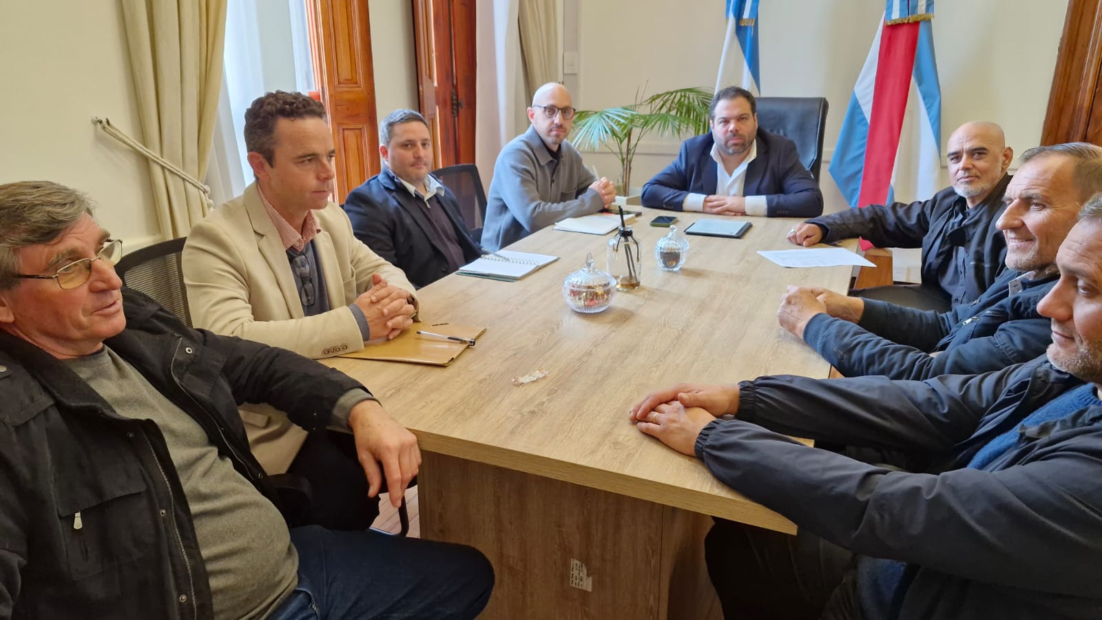 Conflicto en Granja Tres Arroyos: El gobierno provincial reforzará asistencia a trabajadores afectados