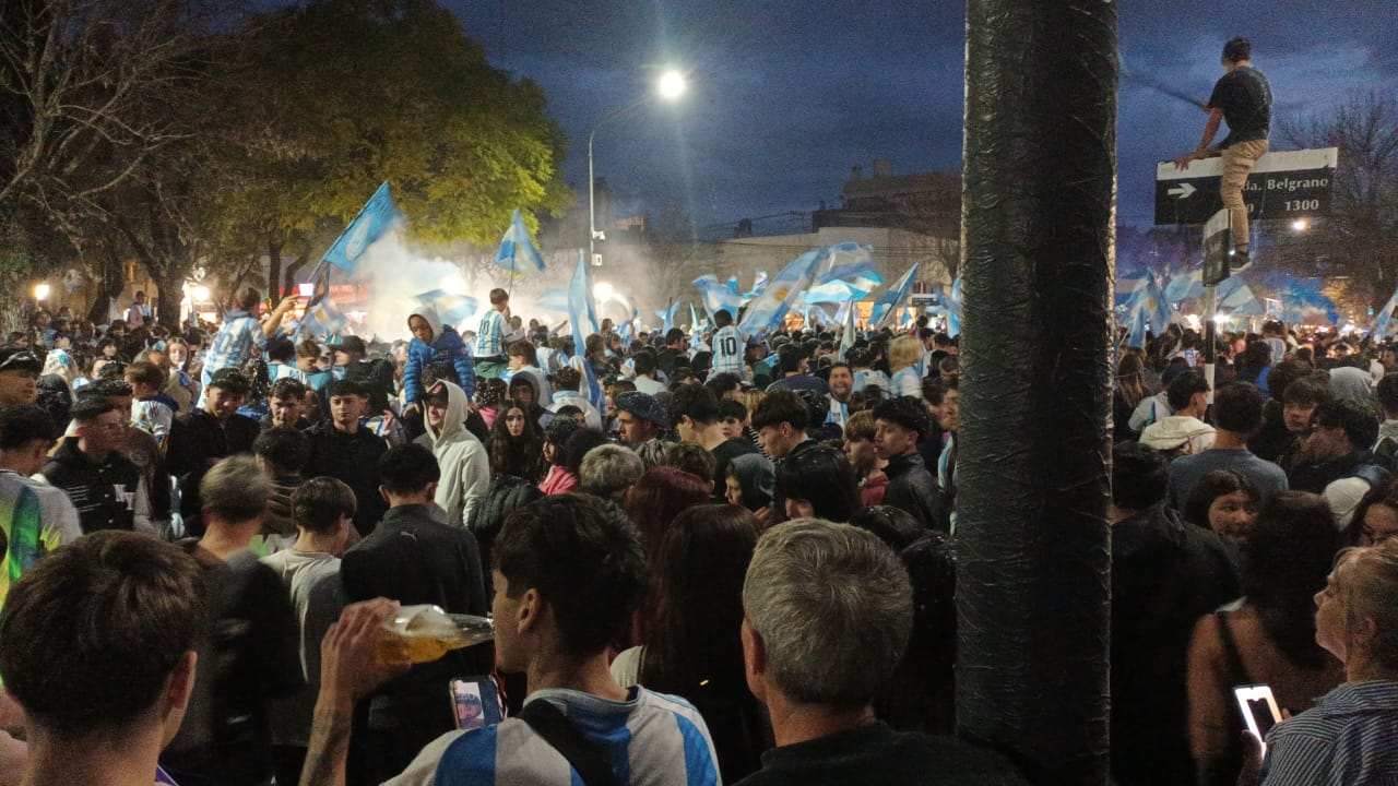 Argentina es finalista del Mundial: Multitudinario festejo en Crespo