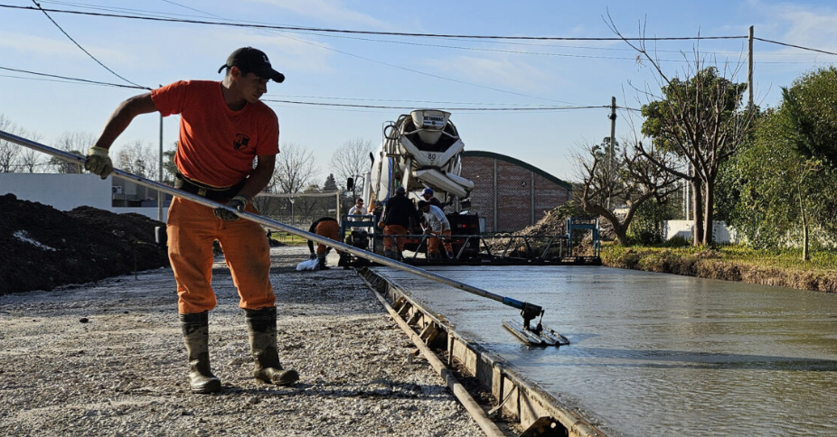 Obras en Barrio Parque del Lago de Crespo: Pavimentación y desagües