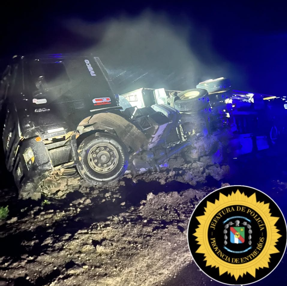 Guardamonte (Tala): Volcó un camión en Ruta Nº 6